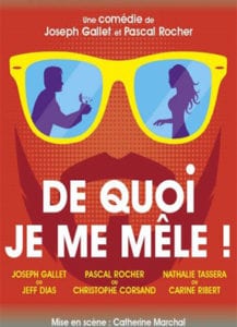Affiche du spectacle "De quoi j'me mêle" : un couple se reflétant dans une paire de lunettes jaunes
