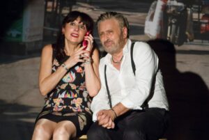 Spectacle Noces de rouille sauce Thaï, deux toulonnais au téléphone