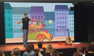Rémi comptines explique nue nouvelle chanson aux enfants