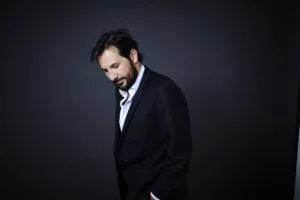 régis Mailhot réfléchit outrageusement