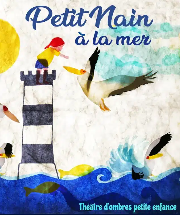 Affiche de Petit n ain à la mer, un phare noir et blanc dans l'océan, un oiseau vole près du sommet du phare ou un enfant se penche vers lui