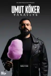 Affiche pour "Paradoxe" avec Umut Köker. Une photo de lui très douce : il a une barbapapa rose dans les mains