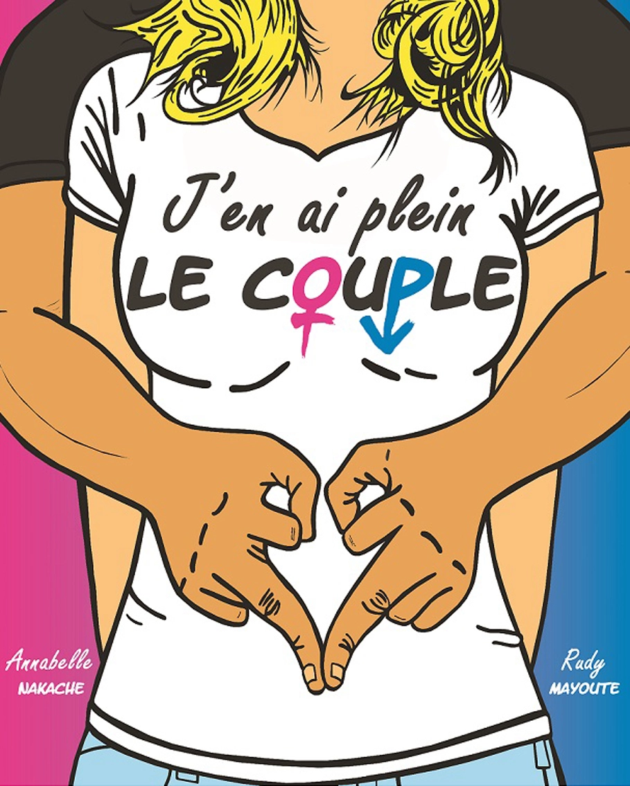 Affiche de "J'en ai plein le couple" : un dessin d'elle en teeshirt blanc, lui est derrière elle passe les bras pose ses deux majeurs sur son nombril, ce qui fait aussi un coeur. On ne voit pas leur visage.