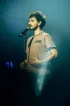 Photo portrait de Remi Boyes au micro