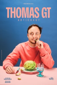 Affiche pour Thomas GT dans Artichaut : une photo de lui même à table en train de anger à main nue un artichaut