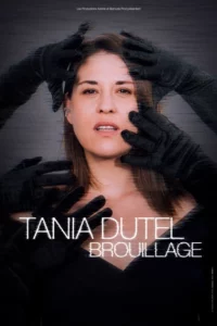 Affiche pour Tania Dutel dans Brouillages, son portrait avec des mains gantées de noirs autour de son visage