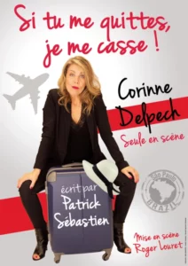 Affiche pour "Si tu me quittes je me casse". Une photo de corrine delpech, assise sur une valise de cabine, en costume noir